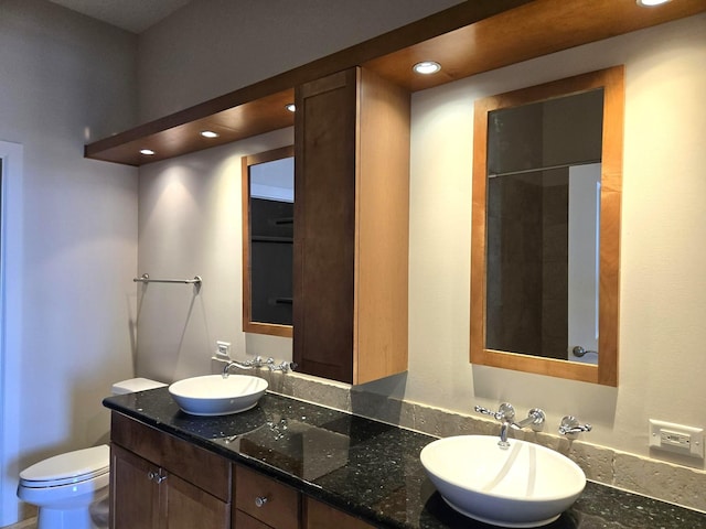 100 Willard St Unit 46, Houston, TX 77006 - full bathroom with toilet, double vanity, a sink, and recessed lighting