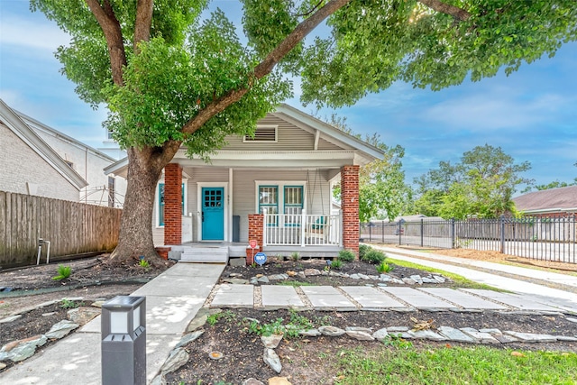 view of front of house with fence and covered porch