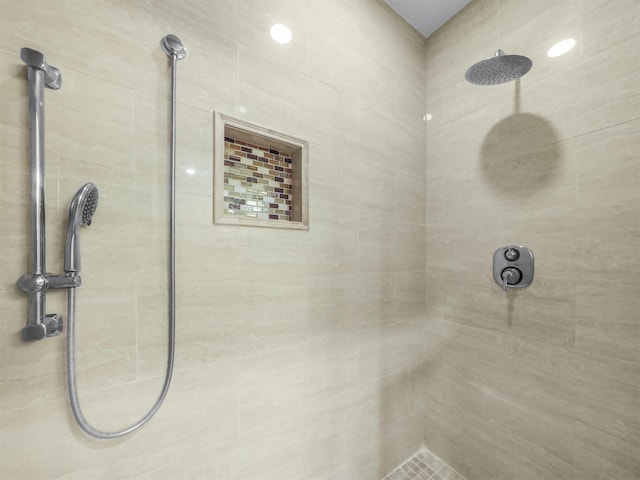 19507 Balsas Dr, Porter, TX 77365 - full bath with a tile shower