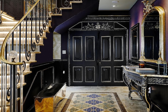 101 Westcott St Unit 2001, Houston, TX 77007 - foyer entrance with a decorative wall, stairway, and a wainscoted wall