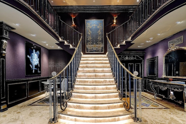 101 Westcott St Unit 2001, Houston, TX 77007 - stairs featuring a decorative wall
