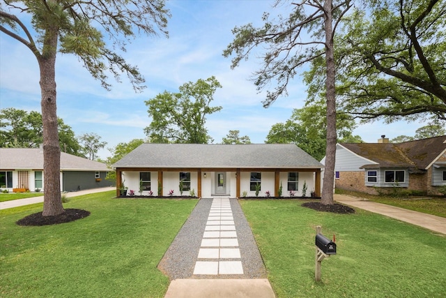 single story home featuring a porch and a front yard