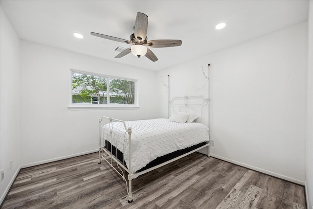 bedroom featuring baseboards, recessed lighting, wood finished floors, and a ceiling fan