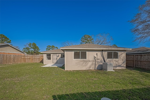 8719 Valley Meadow Dr, Houston, TX 77078 - rear view of property with cooling unit, a yard, and a fenced backyard