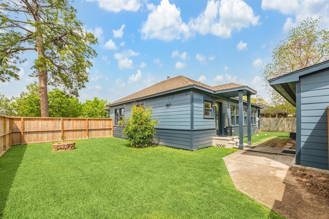 636 Pizer St, Houston, TX 77009 - view of yard with a patio