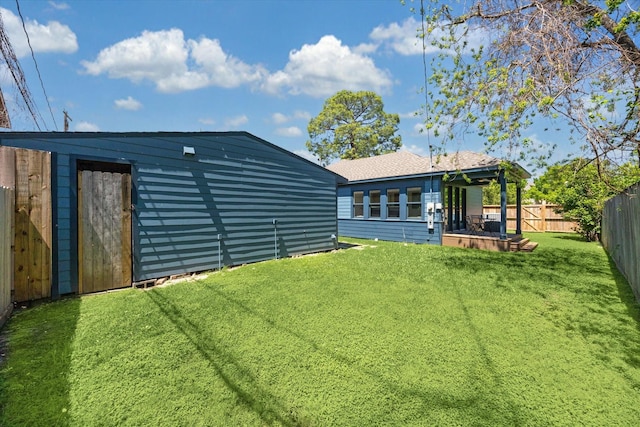 636 Pizer St, Houston, TX 77009 - rear view of property with an outdoor structure