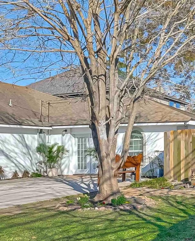1265 Du Barry Ln, Houston, TX 77018 - exterior space with roof with shingles, a front yard, and a patio