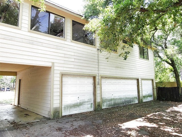 garage featuring dirt driveway