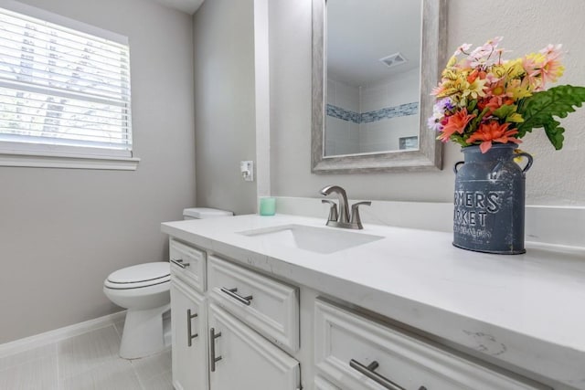 full bath with visible vents, baseboards, vanity, and toilet