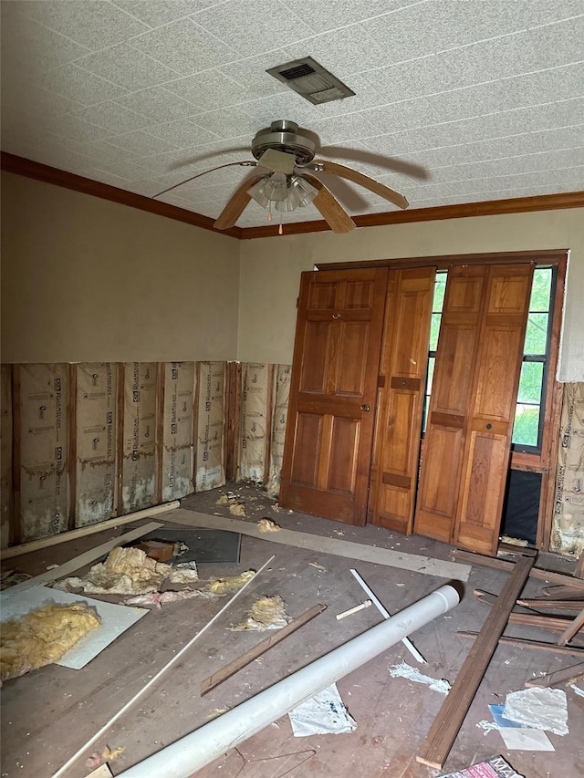 unfurnished room featuring ornamental molding, visible vents, and ceiling fan
