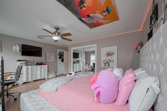 18914 Hikers Trail Dr, Humble, TX 77346 - bedroom featuring wood finished floors, a ceiling fan, and a closet