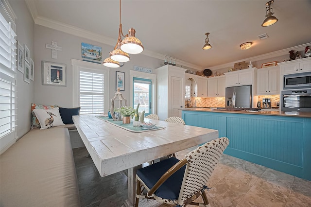 dining space with visible vents and crown molding