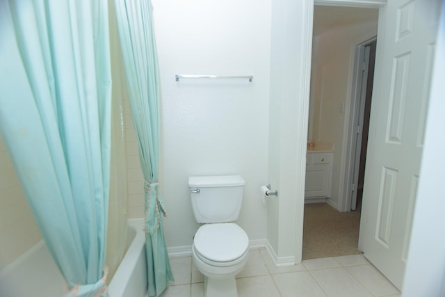 bathroom featuring toilet, baseboards, tile patterned flooring, and shower / tub combo with curtain