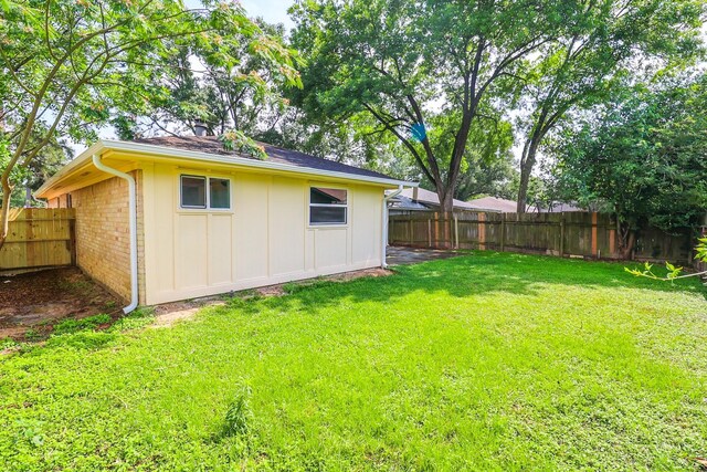 view of outdoor structure with a fenced backyard