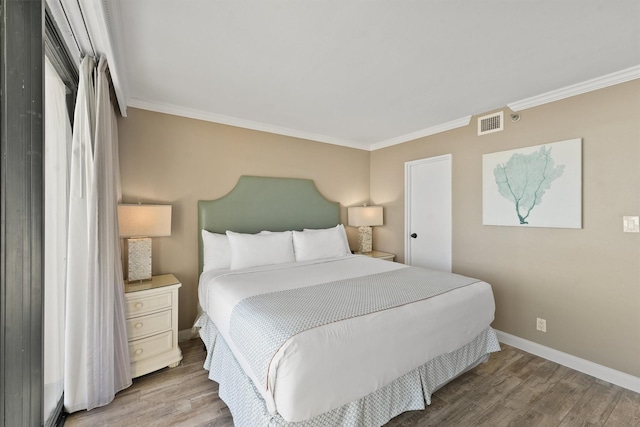 5220 Seawall Blvd Unit 1134C, Galveston, TX 77551 - bedroom with crown molding, light wood finished floors, baseboards, and visible vents