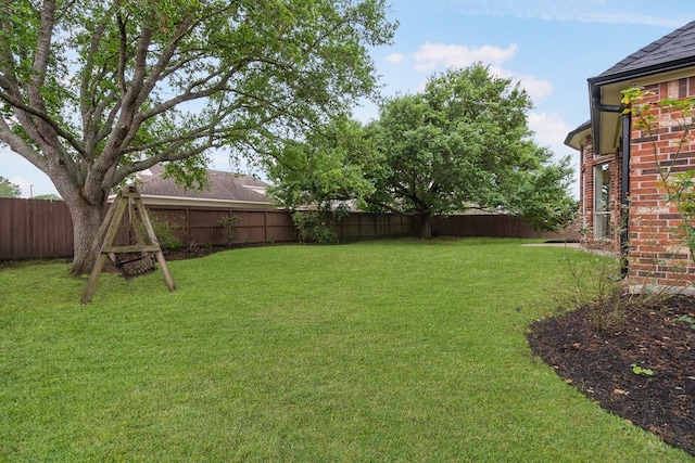 view of yard featuring a fenced backyard