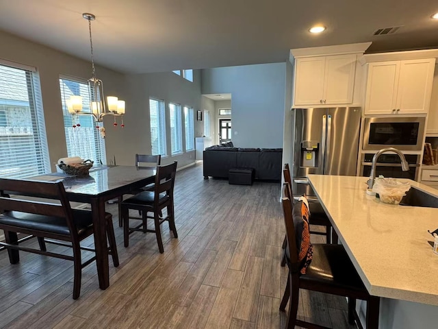 10427 Cecilia Star Ln, Richmond, TX 77406 - dining room featuring an inviting chandelier, visible vents, recessed lighting, dark wood-style flooring, and baseboards