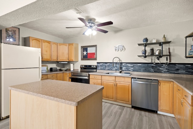 8703 County Road 48, Rosharon, TX 77583 - kitchen featuring appliances with stainless steel finishes, a sink, light wood finished floors, ceiling fan, and a textured ceiling