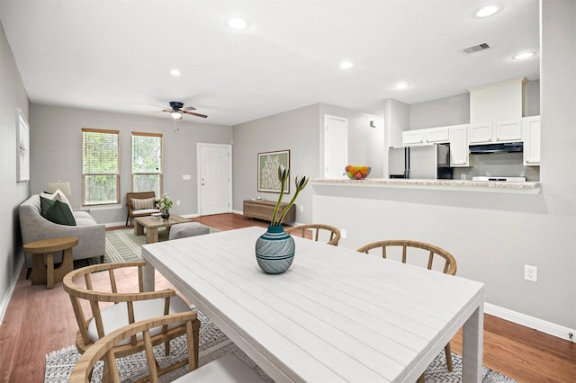 dining space with visible vents, baseboards, a ceiling fan, recessed lighting, and wood finished floors