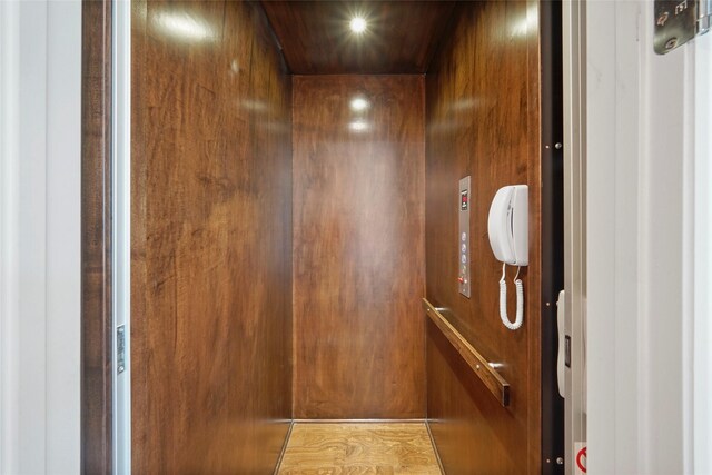 room details with elevator