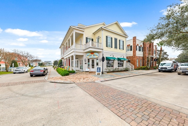 view of front of home featuring a balcony
