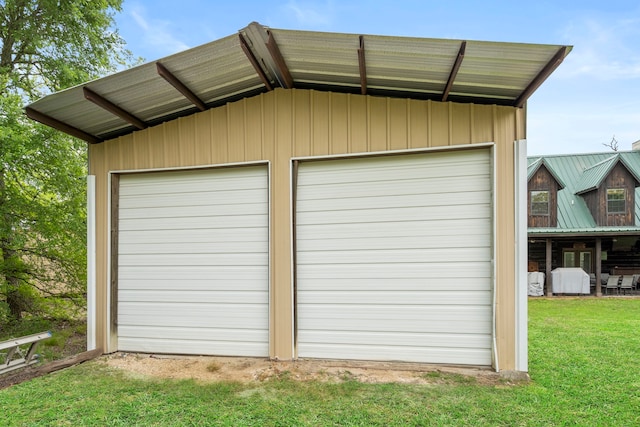 view of detached garage