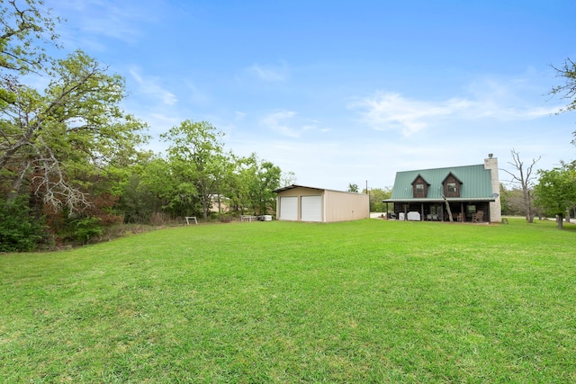 view of yard featuring an outbuilding and a garage