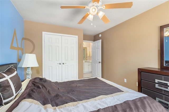 bedroom featuring a sink, a closet, and ceiling fan