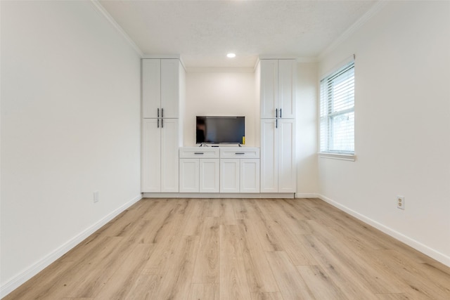 unfurnished living room with baseboards, recessed lighting, light wood-type flooring, and crown molding