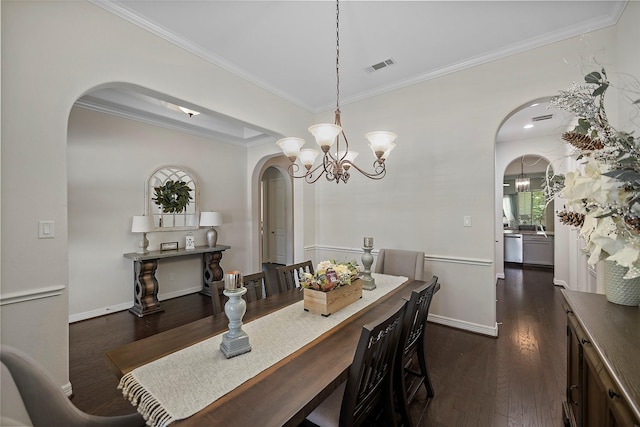 dining room with arched walkways, a notable chandelier, dark wood-style floors, and visible vents