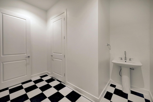 4521 San Felipe St Unit 2304-5, Houston, TX 77027 - bathroom featuring baseboards, a sink, and tile patterned floors