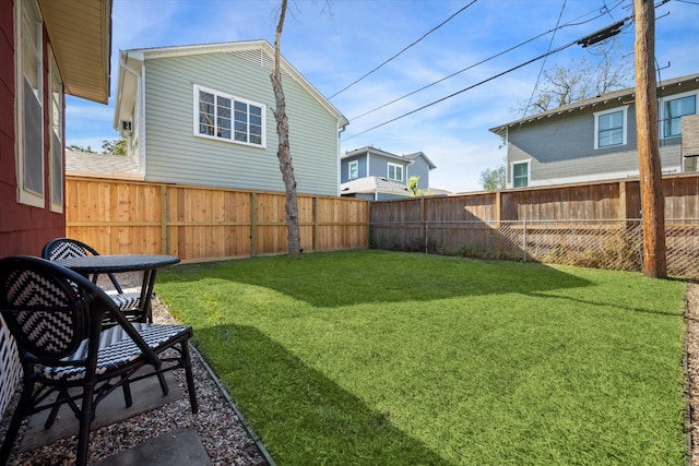 719 Key St, Houston, TX 77009 - view of yard