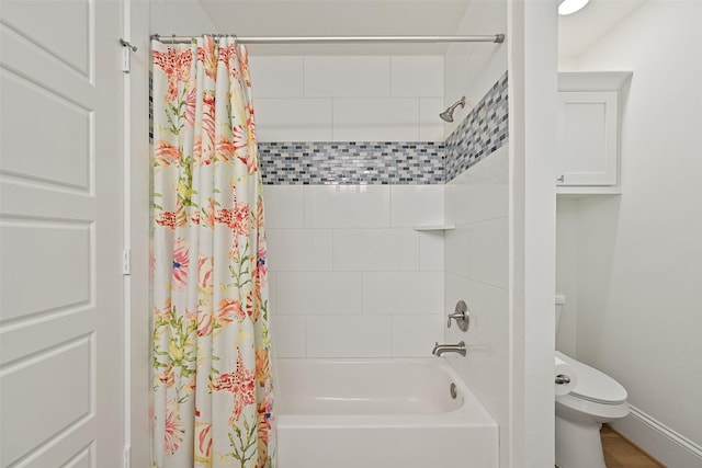 full bathroom featuring shower / bath combination with curtain, baseboards, and toilet