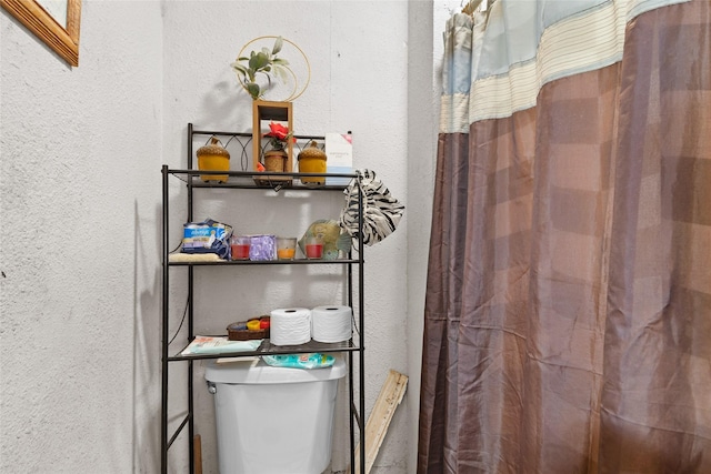 6109 Wayland St, Houston, TX 77021 - bathroom with a textured wall and a shower with curtain