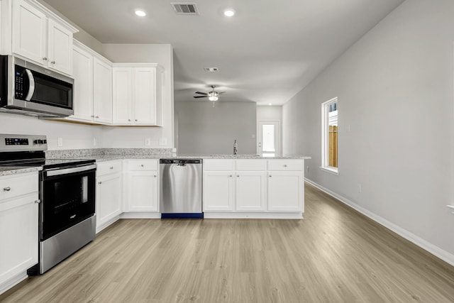kitchen with a sink, a ceiling fan, visible vents, light wood-style flooring, and appliances with stainless steel finishes