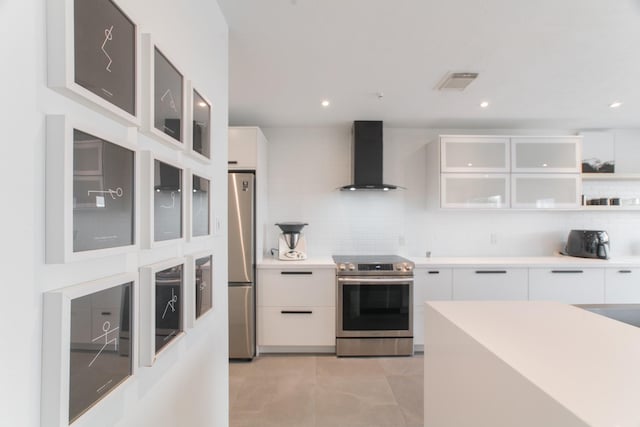 258 Sentry Maple Pl, The Woodlands, TX 77382 - kitchen featuring appliances with stainless steel finishes, modern cabinets, wall chimney range hood, white cabinets, and recessed lighting
