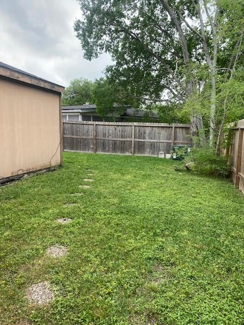 12207 Mckamy Dr, Houston, TX 77067 - view of yard