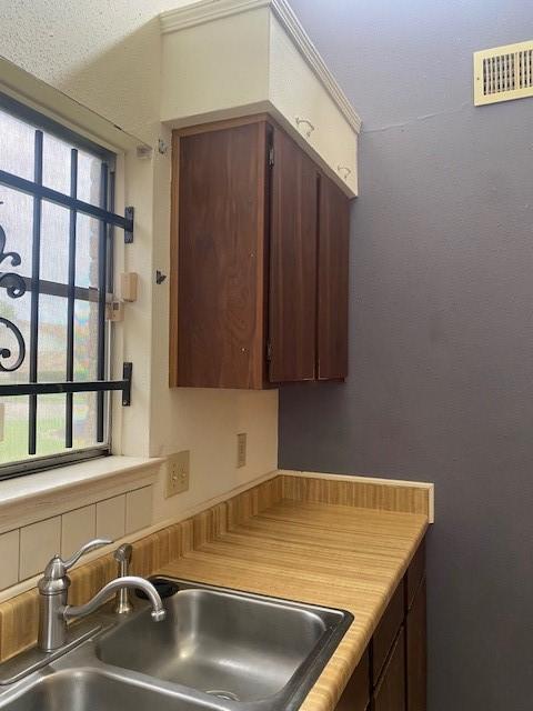 12207 Mckamy Dr, Houston, TX 77067 - kitchen with a sink and light countertops