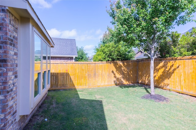 view of yard featuring a fenced backyard