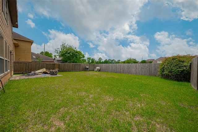 view of yard featuring a fenced backyard and a patio area