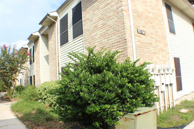 2300 Augusta Dr Unit 36, Houston, TX 77057 - view of side of home with brick siding