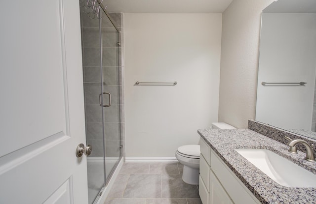 full bath with toilet, a stall shower, baseboards, and vanity