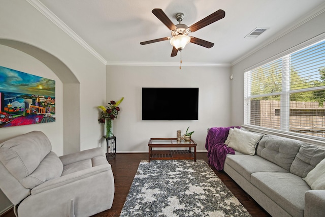living area featuring visible vents, ornamental molding, baseboards, and ceiling fan