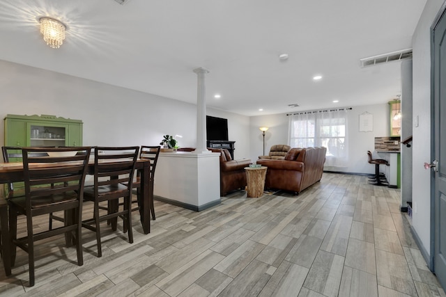 living area featuring light wood finished floors, baseboards, visible vents, and recessed lighting
