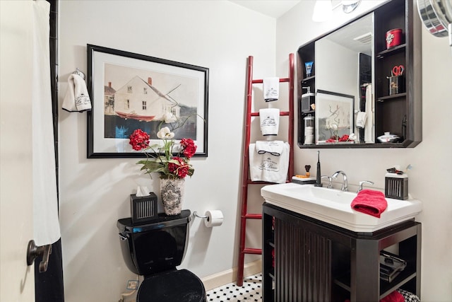 53 Litchfield Ln, Houston, TX 77024 - bathroom with baseboards and vanity