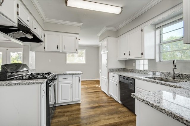 kitchen featuring crown molding, black appliances, under cabinet range hood, dark wood-type flooring, and a sink