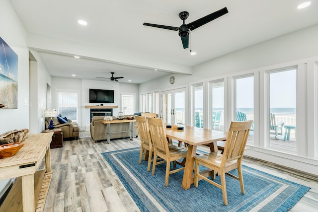 dining space featuring ceiling fan, light wood-type flooring, and recessed lighting