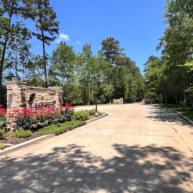 14832 Oak Shores Dr, Willis, TX 77318 - view of concrete road with curbs