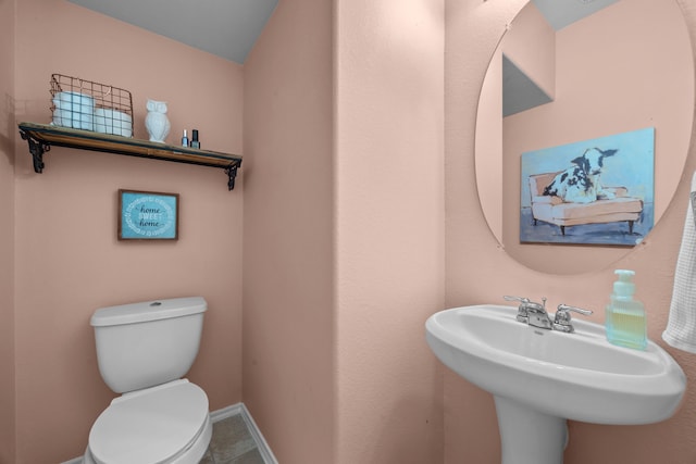 6857 Dogwood Cliff Ln, Dickinson, TX 77539 - bathroom with a sink and toilet