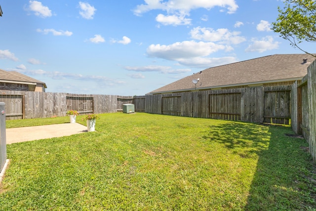6857 Dogwood Cliff Ln, Dickinson, TX 77539 - view of yard with a fenced backyard and a patio area